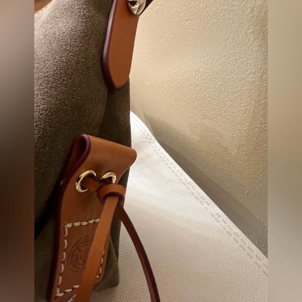 Dooney & Bourke Vtg NWT Tracy Italian Suede Bag
Shoulder/Crossbody retail $279 - Picture 4 of 10